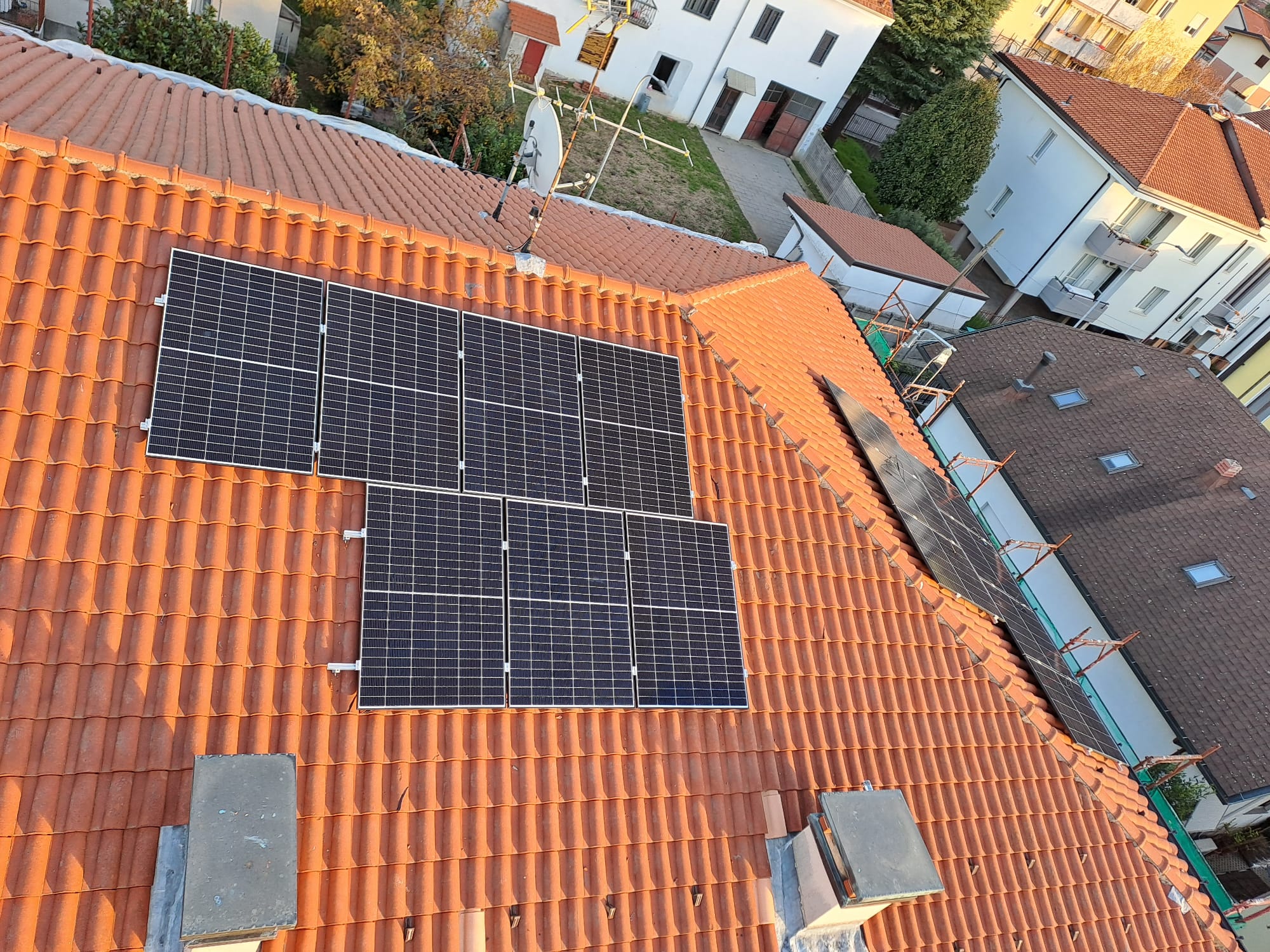 Campo solare su piano