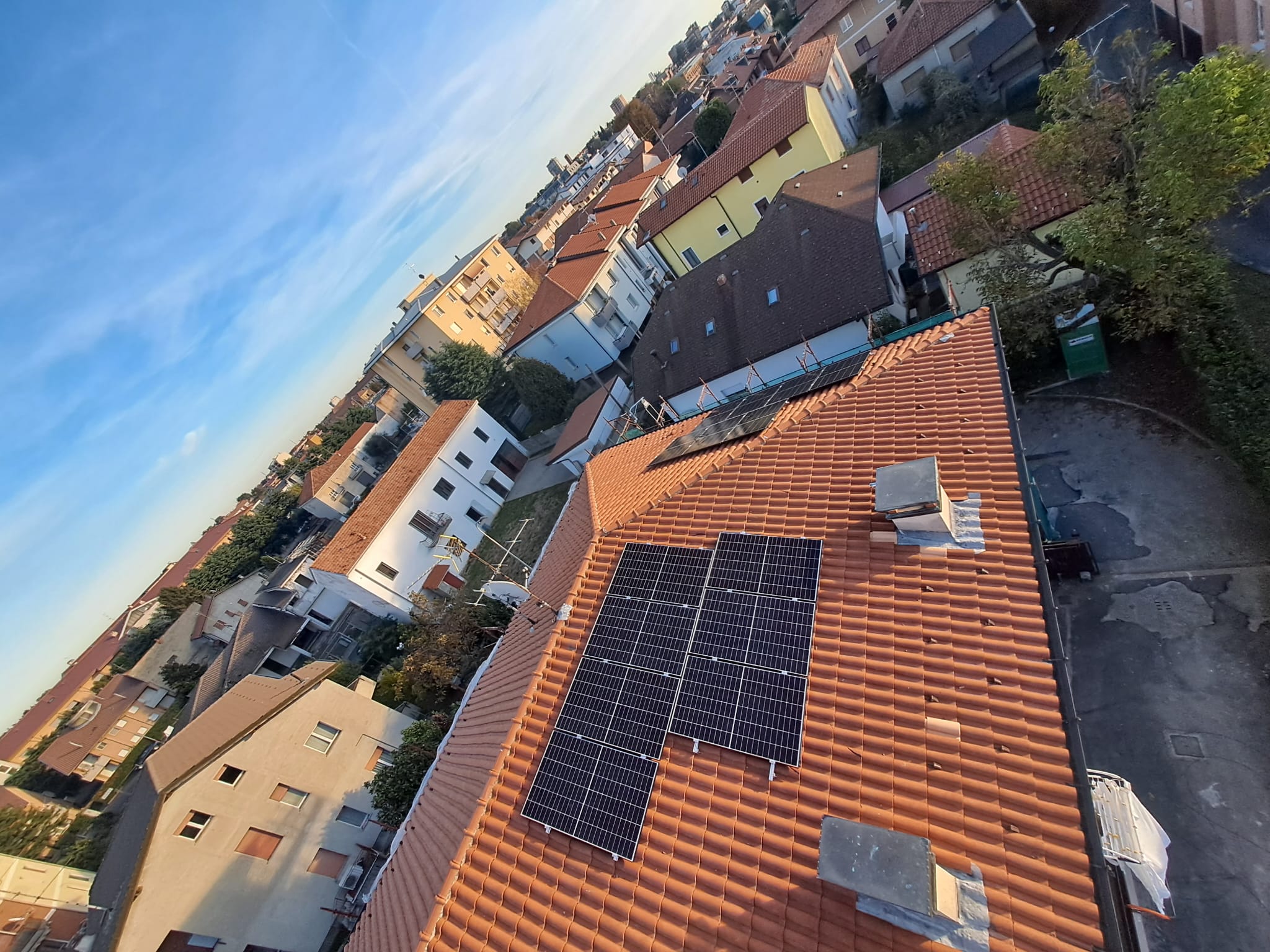 Campo solare su piano